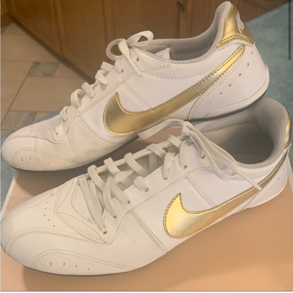 NIKE The Nike Chip Cheer Shoes WHITE AND GOLD SIZE 9